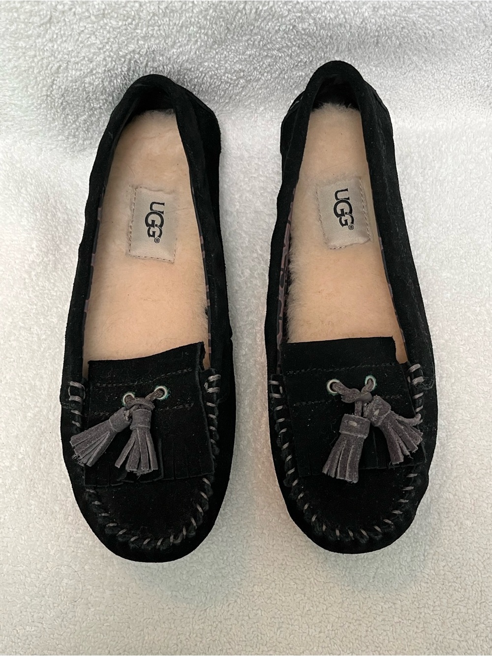 UGG Lizzy Black Suede Leather
Moccasin Tassel Slippers Women’s Size 6 NWOT